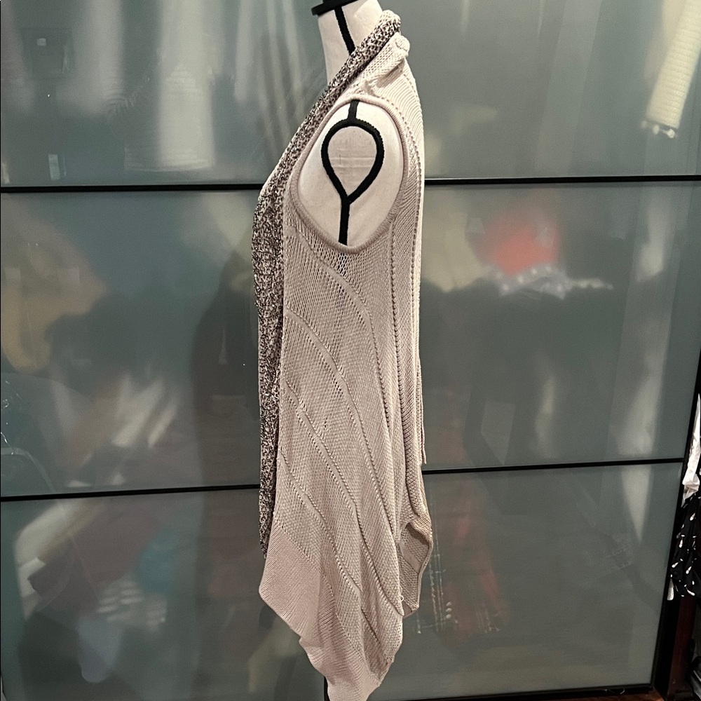 Alice + Olivia shawl Knit Wrap vest - Picture 3 of 5